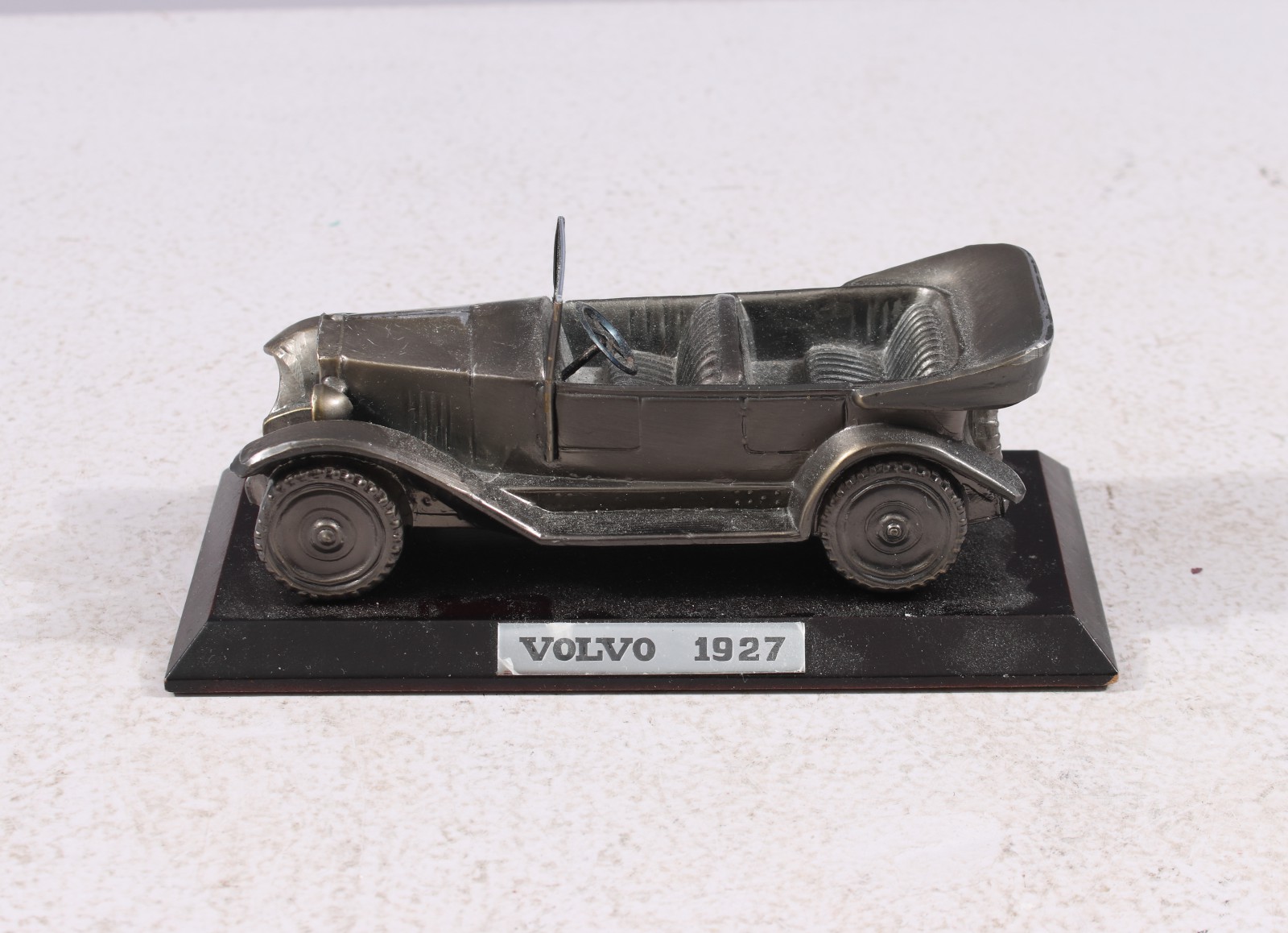 Presse-Papier Volvo 1927 - Modèle Métal Ours Sur Socle Bois - Neuf